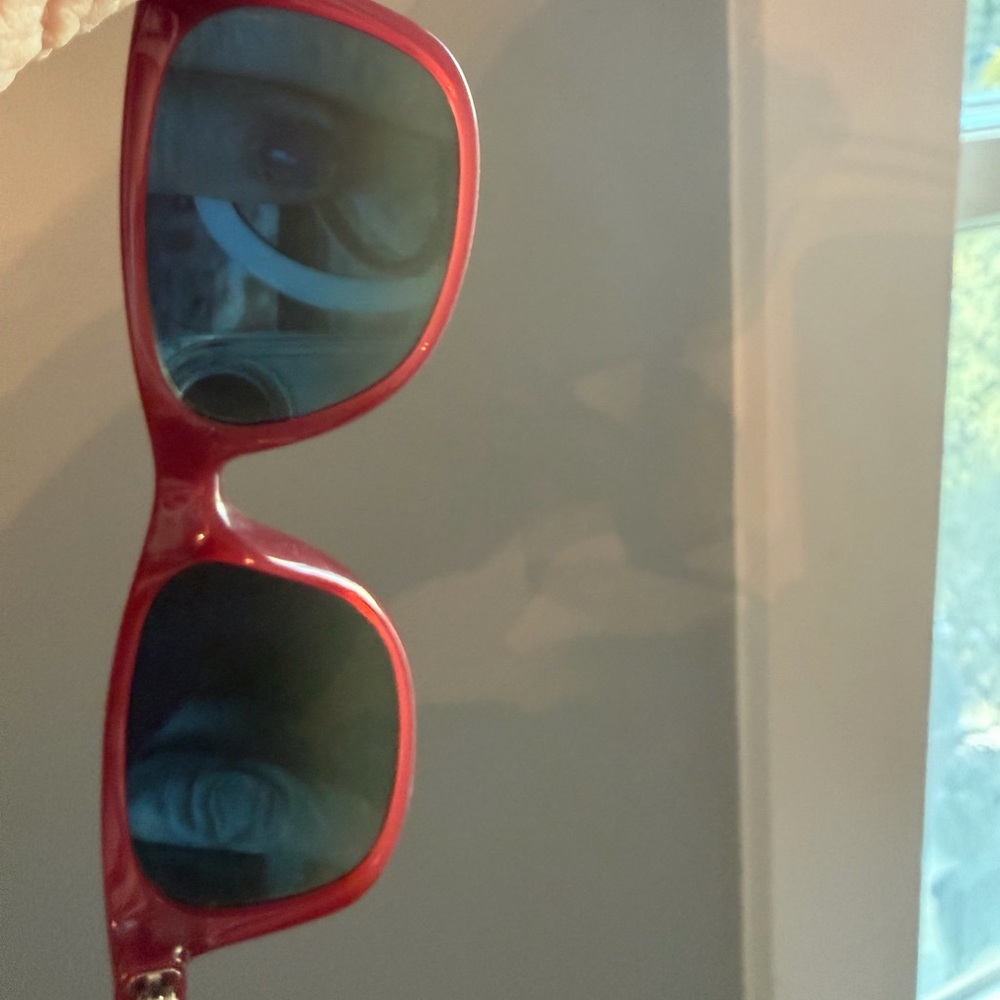 "New Wayfarer" Ray-Ban tan and burgundy Sunglasses. Worn but like new. - Picture 8 of 8